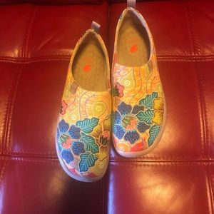 UIN comfort light weight slip on shoes